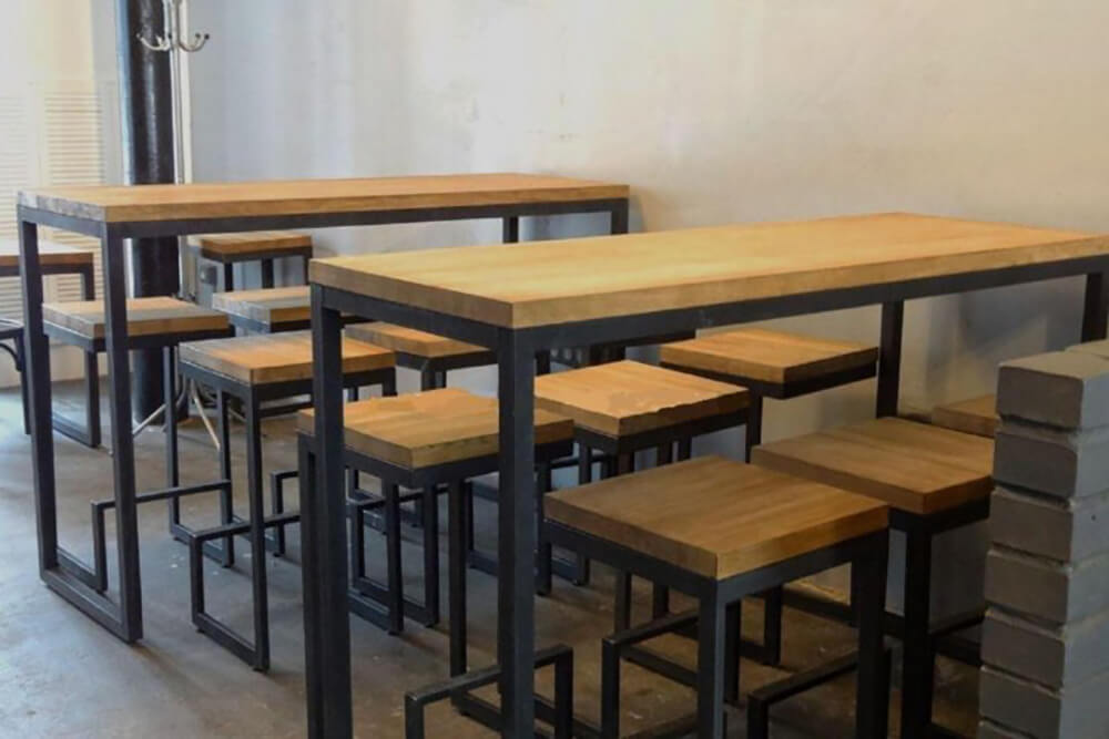 Стол и табуреты бара Стол и табуреты бара